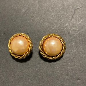 Vintage Carolee Pearl and Gold tone Clip On Earrings
